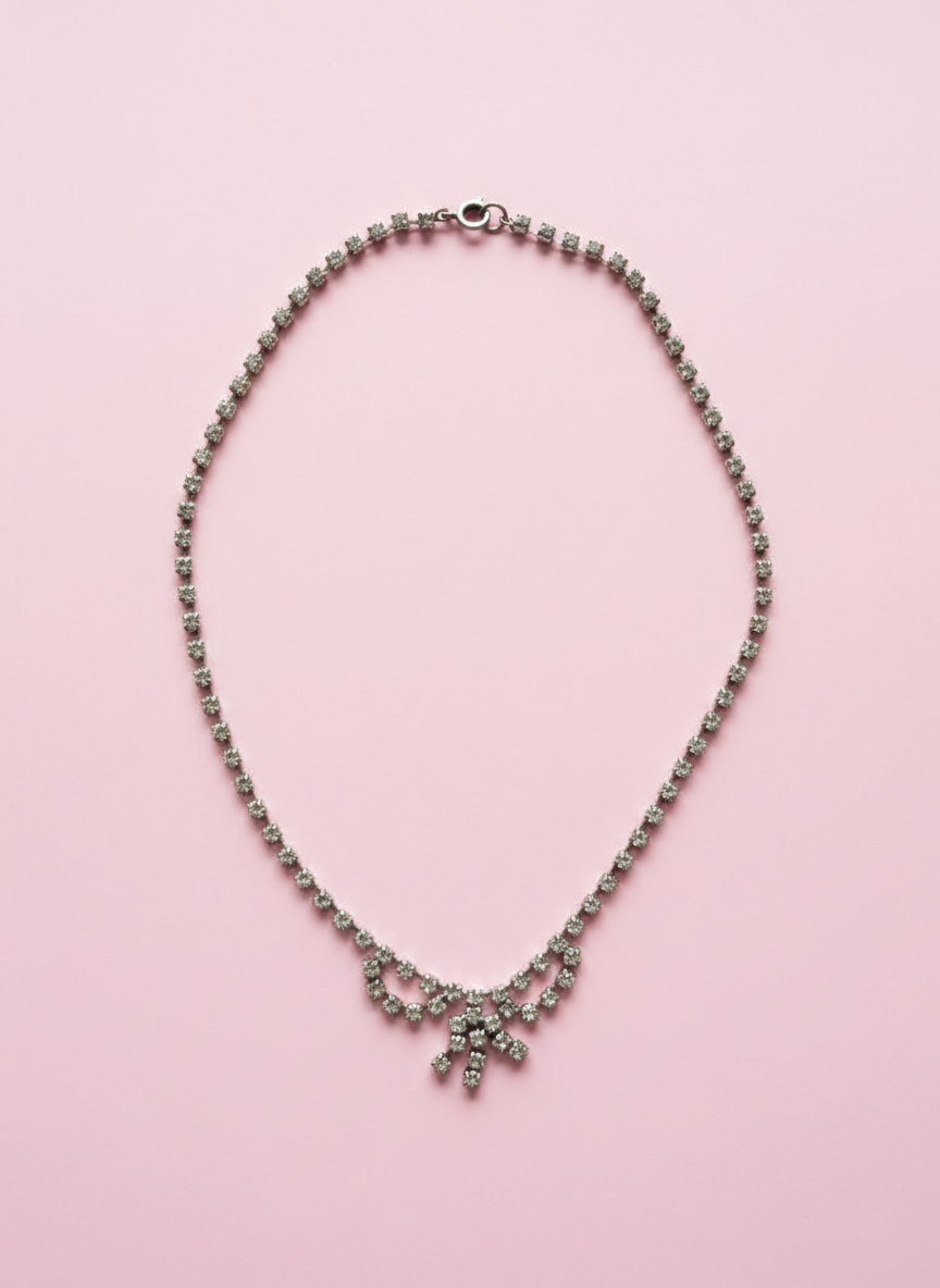 Bow necklace